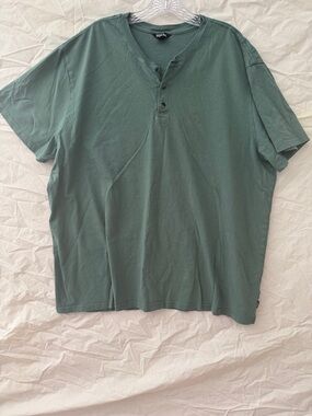 Eddie Bauer Men's Short-Sleeve Henley Tee in Dusty Green